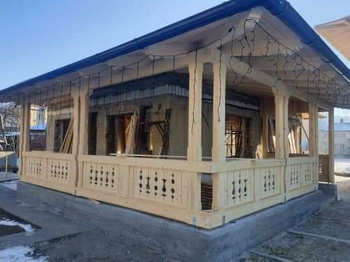 Poza a unei constructii din lemn