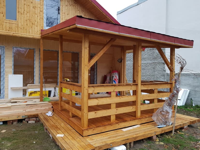 Poza a unei constructii din lemn