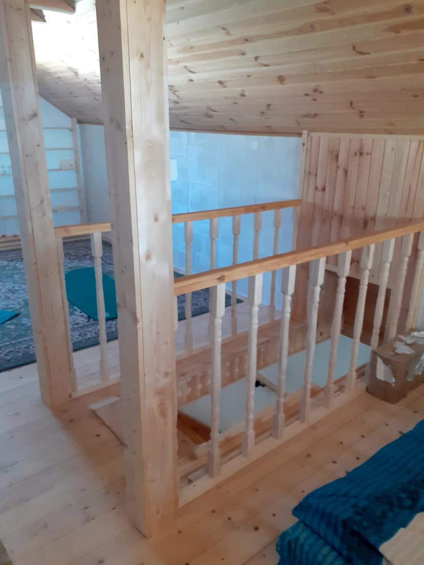 Poza a unei constructii din lemn